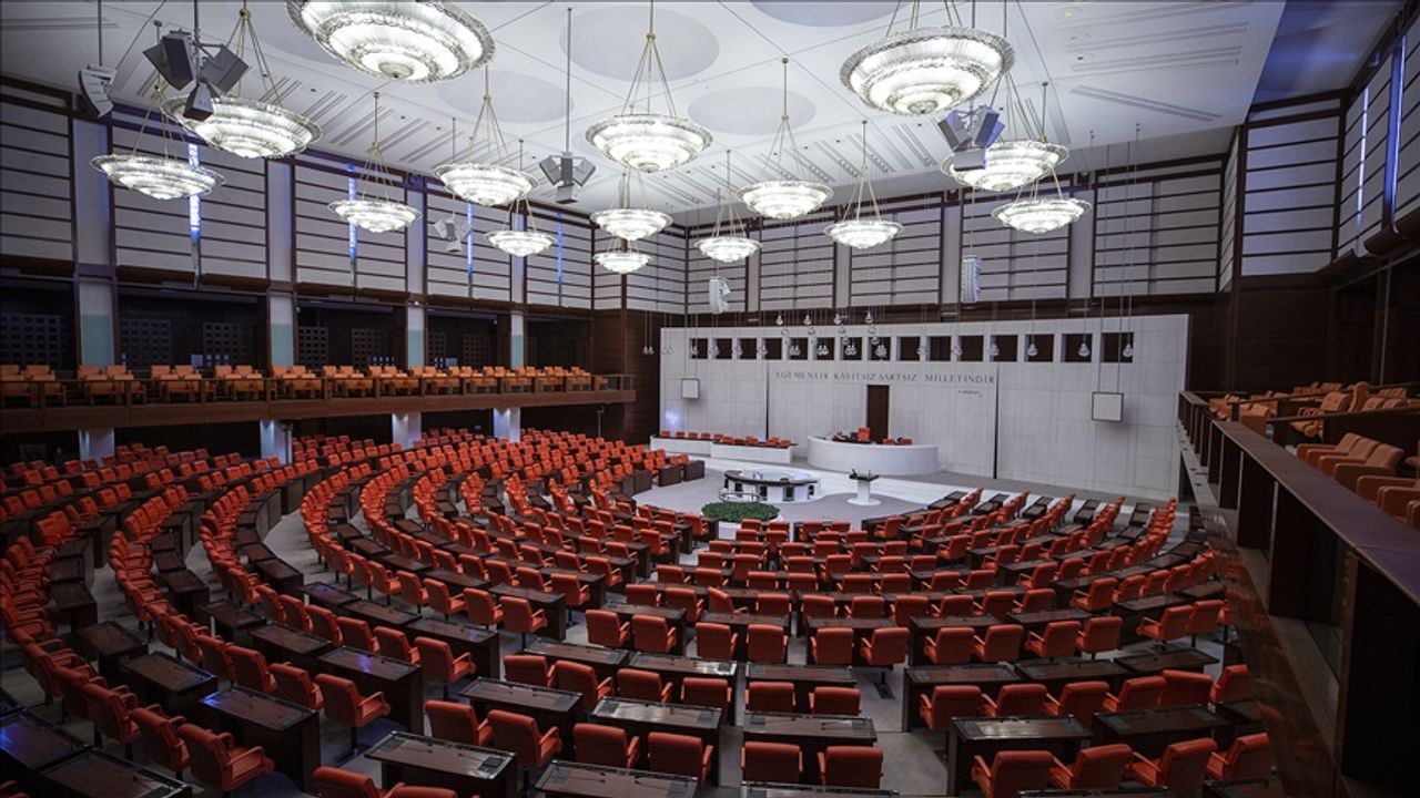 Önder'in vefatıyla Meclis'teki milletvekili sayısı 592'ye düştü