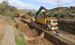 Nazilli Belediyesi çökeltme havuzlarında temizlik çalışması yaptı