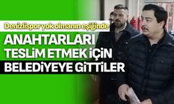 Denizlisporlu yetkililer anahtarları belediyeye teslim etti