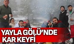 Yayla Gölü'nde kar keyfi