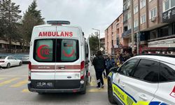 Karşıya geçmek isterken otomobil çarptı