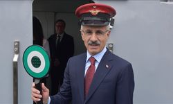 Demir yolu ağımızı 2028'e kadar 17 bin 500 kilometreye yükseltmeyi hedefliyoruz