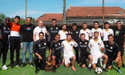 Emre Belözoğlu öğrencilerle futbol oynadı