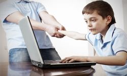Dijital bağımlılık boyun fıtığı oluşturuyor