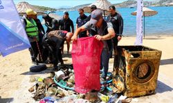 Bodrum'da gönüllü dalgıçlar deniz dibi temizliği yaptı