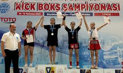 Kick Boks’ta Denizlili sporcular fırtına gibi esti