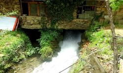 300 yıllık su değirmeni hala çarklarını döndürüyor