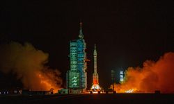 Astronotlar dünyaya dönüyor