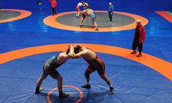 İşitme engelli milli güreşçilerin "12 sıklette 12 altın" hedefi