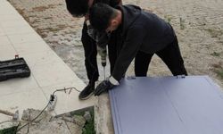 Emet’te Mesleki Lisesi öğrencileri eski ve riskli rögar kapaklarını yenileriyle değiştirdi