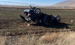 Şarampole devrilen otomobilde 2 kişi yaralandı