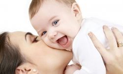 Uzm. Dr. Çoban, "Anne sütü çocuklarda aşı görevi görmektedir"