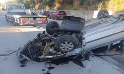 Virajı alamayan otomobil takla attı