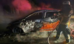 Seyir halindeki araç alev alev yandı