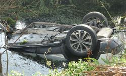 Dereye düşen otomobilde hayatını kaybetti