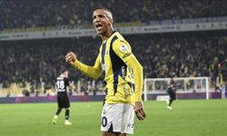 Fenerbahçe'de Rodrigo Becao kadro dışı bırakıldı