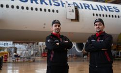 Hayatları boyunca hiç ayrılmayan ikizler gökyüzünde emniyeti birlikte sağlıyor