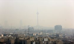 İran'ın başkenti Tahran'da hava kirliliği nedeniyle futbol müsabakaları ertelendi