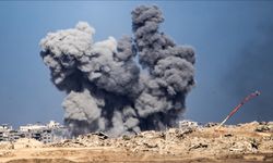 İsrail, ateşkese rağmen Gazze'yi top ve helikopterle vurdu