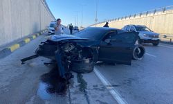 Otomobil önce bir araca sonra alt geçit duvarına çarptı: 1 yaralı