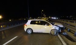 Otomobil bariyerlere çarptı: 2 yaralı
