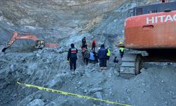 Sivas'ta maden ocağında göçük altında kalan şantiye müdürünün cenazesine ulaşıldı