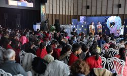 Çocuk tiyatrosu, miniklerden büyük beğeni topladı