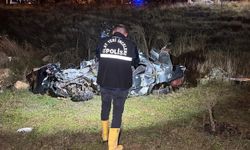 Otomobil şarampole devrildi: 2 ölü, 1 yaralı