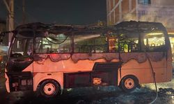 Servis otobüsü alev alev yandı