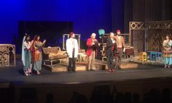 Karacasu'da öğrenciler tiyatroyla buluştu