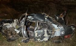 Uşak'ta otomobil şarampole devrildi: 2 ölü, 1 yaralı