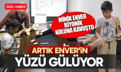 Minik Enver, biyonik koluna kavuştu
