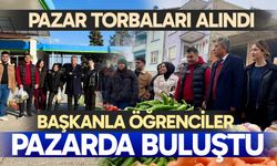Pazar torbaları alındı, başkanla öğrenciler pazarda buluştu