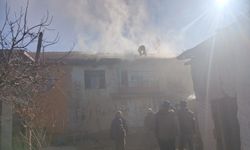 Şarkikaraağaç'ta ev yangını