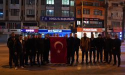 Anahtar Parti Denizli il binasına dev Türk bayrağı asıldı