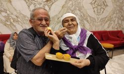 49. evlilik yıl dönümünü Mekke'de kutladılar