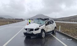 Takla atan otomobilde 3 kişi yaralandı