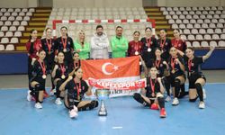 Kepez’in yıldız kızları hentbolda Türkiye şampiyonu
