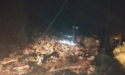 Sağanak yağış vurdu, araçlar suda mahsur kaldı