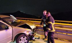 Otomobil refüje çarptı: 1 yaralı