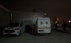 Pres makinesine sıkışan işçi yaralandı