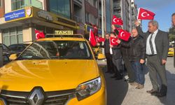 Taksicilerden Türk bayraklı konvoy