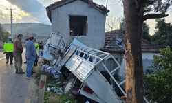 Kontrolden çıkan kamyonet eve çarptı: 1 ölü