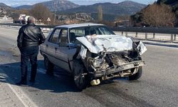 Burdur-Antalya kara yolunda kaza! Tır ile otomobil çarpıştı...