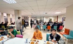 Çameli protokolü iftarda öğrencilerle buluştu