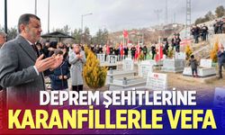 Başkan Çavuşoğlu’ndan deprem şehitlerine karanfillerle vefa