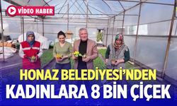 Honaz Belediyes'nden Kadınlara 8 Bin Çiçek