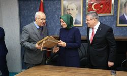 Kaya’ya anlamlı hediye