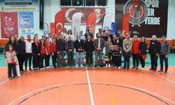 Köyceğiz’de ödüllü Floor Curling Turnuvası sona erdi