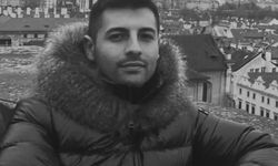 Otomobilin çarptığı motosikletli hayatını kaybetti